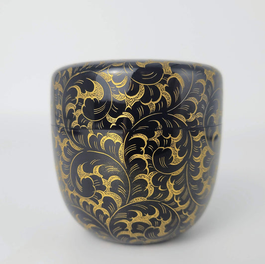 Natsume en laque chinkin à motif karakusa, par Maeshi Shigeo