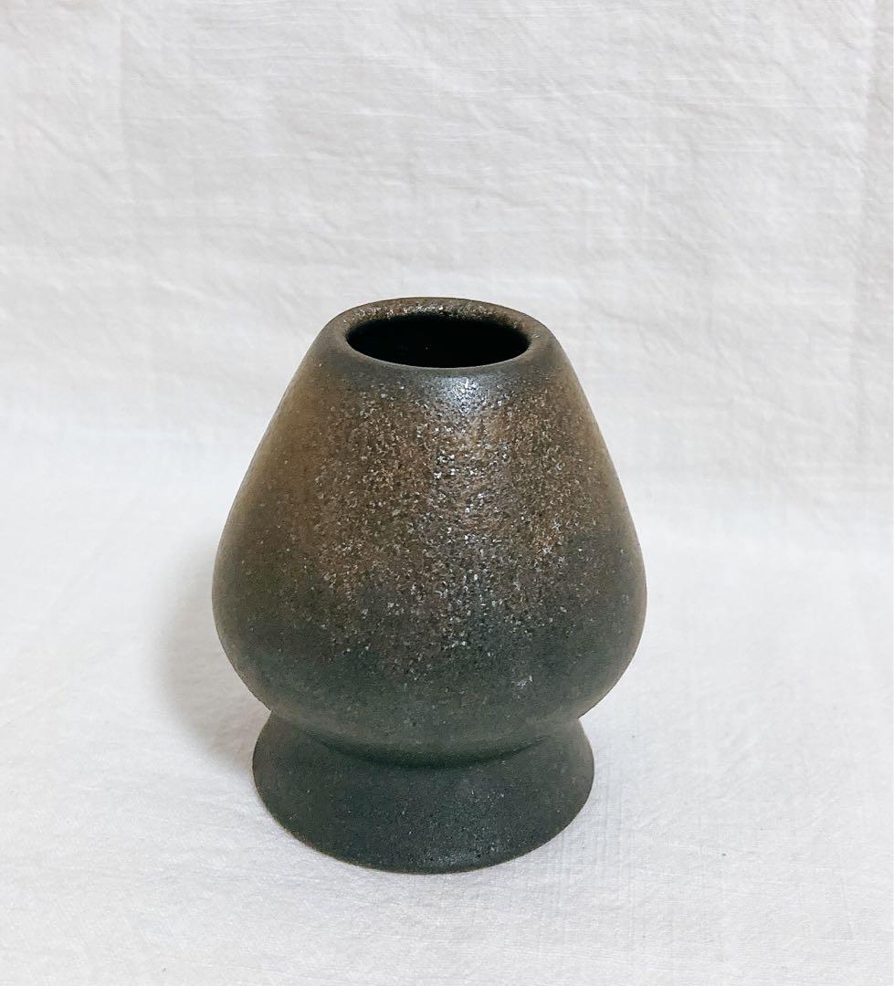 Ensemble matcha comprenant un fouet en bambou noir sculpté à la main (100 dents) avec support