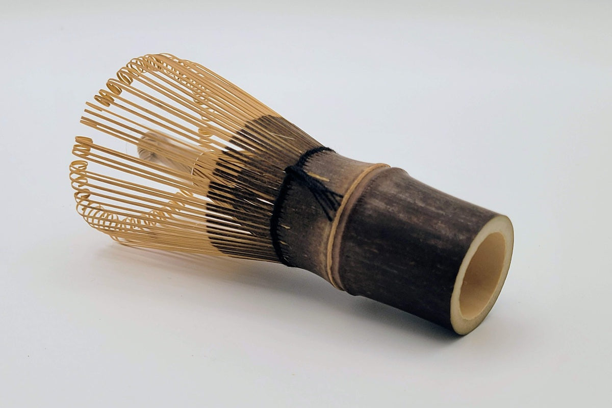 Ensemble à matcha batteur fouet en bambou noir sculpté à la main (100 dents) 百本立