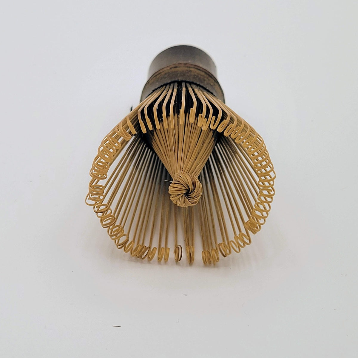 Ensemble à matcha batteur fouet en bambou noir sculpté à la main (100 dents) 百本立