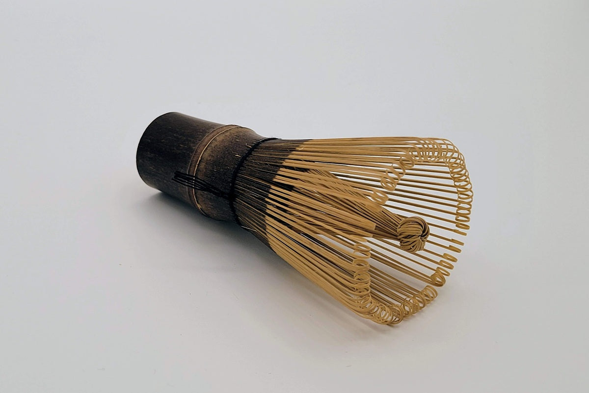 Ensemble à matcha batteur fouet en bambou noir sculpté à la main (100 dents) 百本立