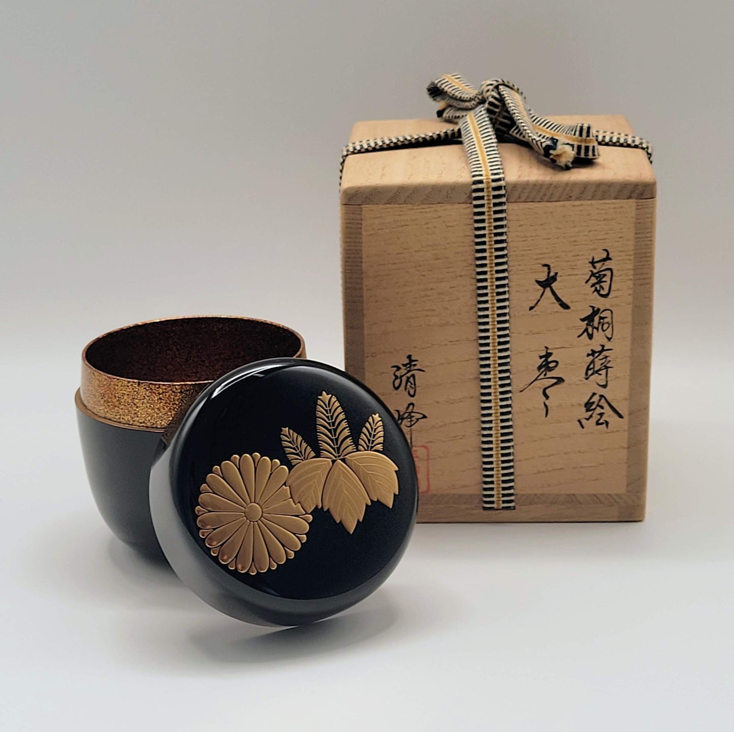 Natsume kiku-kiri maki-e 菊桐 ō-natsume avec nashiji Maeda Seihō