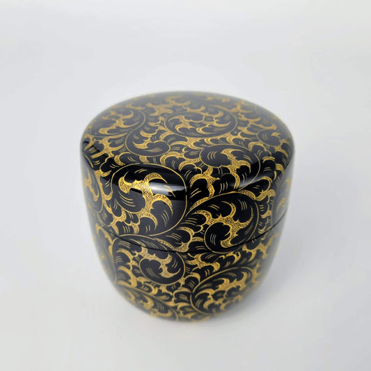 Natsume en laque chinkin à motif karakusa, par Maeshi Shigeo